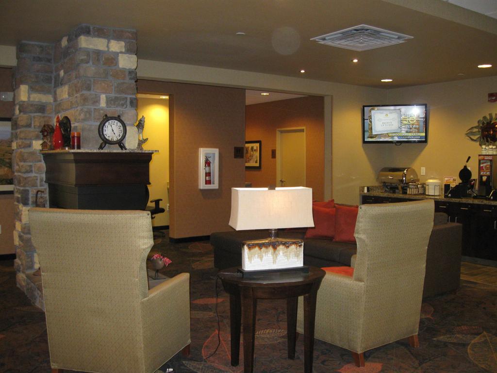 Little Missouri Inn & Suites New Town エクステリア 写真